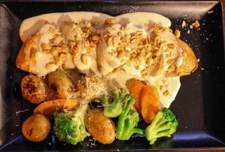 Piletina kikiriki sos