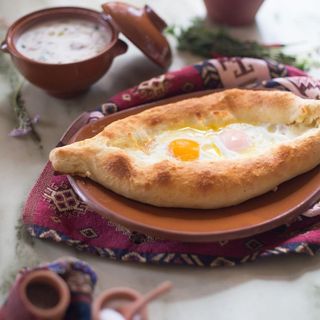 ХАЧИПУРИ ЛОДОЧКА С ЯЙЦОМ