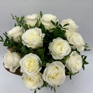 026-BOUQUET ROMANTICO-12 ROSAS BLANCAS