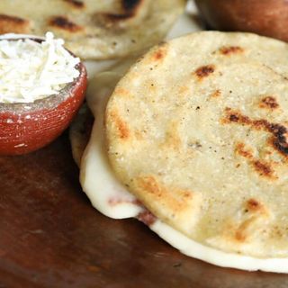 Tortillas con Quesillo, 2 Unidades