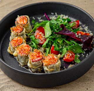 Bento pranz Norimaki cu somon si quinoa