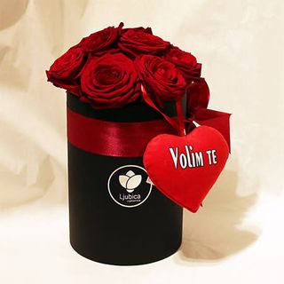 Crvene ruže i srce flowerbox C. 9 ruža
