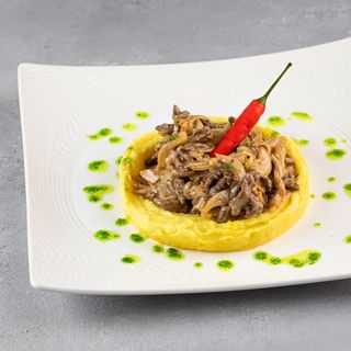 Бефстроганов с картофельным пюре
