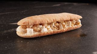 Sendvič sa piletinom i fetom B&S