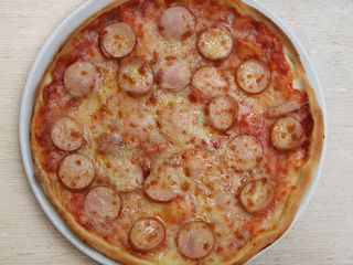 Пица с кренвирши (280г)