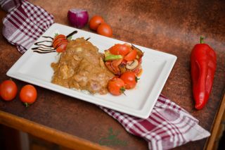 Teleći medaljoni sa pečurakma