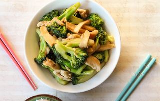 042. Пиле с броколи (700гр)