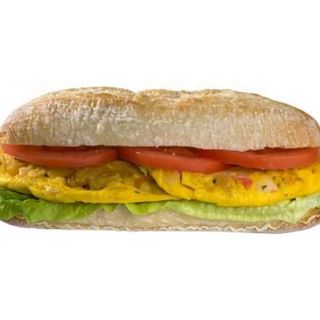 Panino al uovo strapazzato