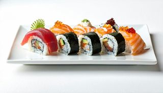 113. Sushi sashimi misto