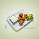 Кюфтенца от киноа с чеснов сос (160г)