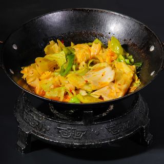 Scodella di fuoco con verza cinese