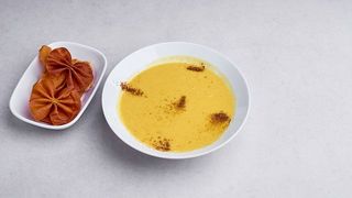 Zupa z makaronem i wołowiną