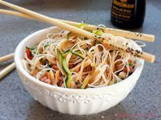 Menrui tagliatelle di riso con frutti di mare