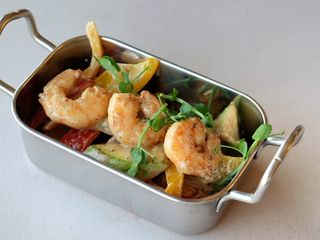 Овочі з креветками у вершковому соусі (290г)