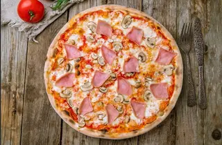 Pizza prosciutto e funghi