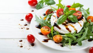 Sałatka z burakiem i serem kozim 350g