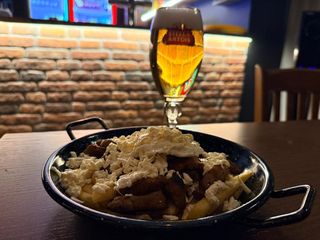 Tigaie asiatica porc cu cartofi