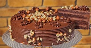 Кафява торта с лешници