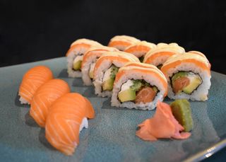 Salmon 3 + Roll