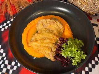 Хрумка курочка з моркв'яним кремом