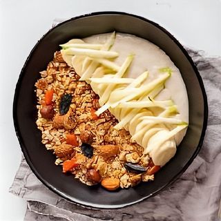 Овсянка с гранолой и бананом  420 гр