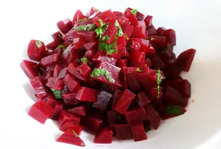 Salata de sfecla rosie cu hrean