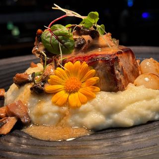 Lombo de porco ao molho de mostarda e cogumelos