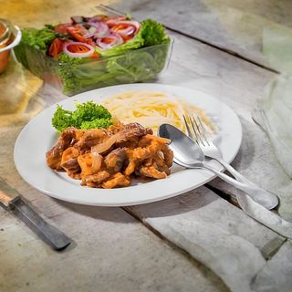 ბიფსტროგანოვი გარნირით