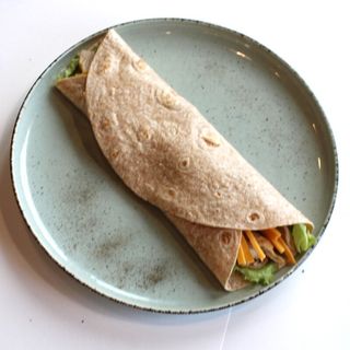 Тортила сандвич със свинско месо