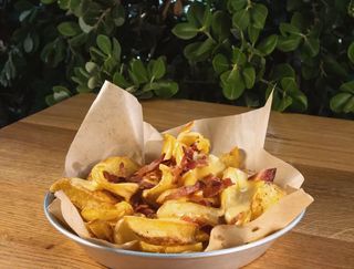 Patate al forno con cheddar e bacon
