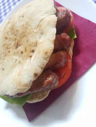 5 ćevapa u somunu 200g