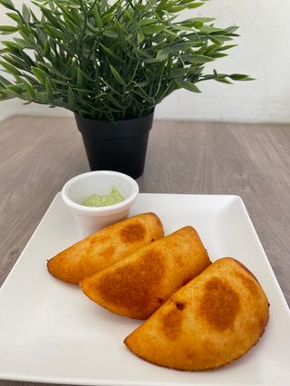 Ración de minis empanadas de carne mechada