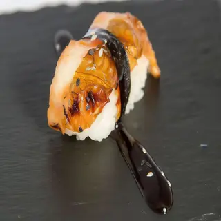 Nigiri De Anguila Caramelizada Con Maio De Lima