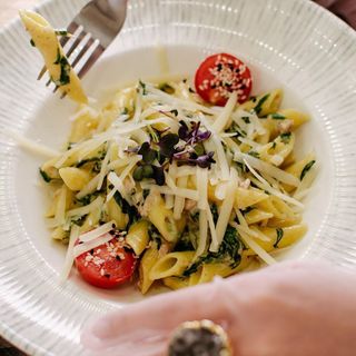 Penne with tuna and spinach