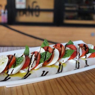 Buffala caprese salad