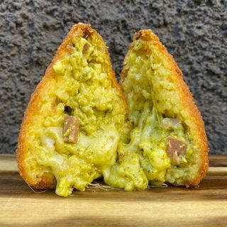 Arancino pistacchio e mortadella