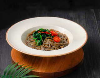 Черная фунчоза в кисло-остром соусе (320г)