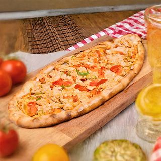 Pizza na turski način sa piletinom - Tavuklu  pide