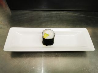 Shrimp & avocado Hoso Maki