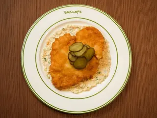 Шніцель з яєчним салатом (220g)