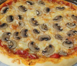 Pizza Fungi (32 Cm.)