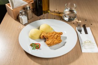 Pui crispy Junior cu piure de cartofi sau cartofi proaspeti prajiti