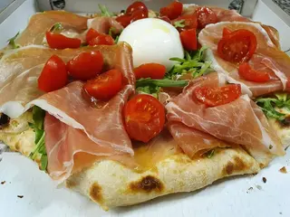 Pizza crudaiola