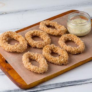 Хрусткі кільця кальмарів з соусом тартар 140/50г 