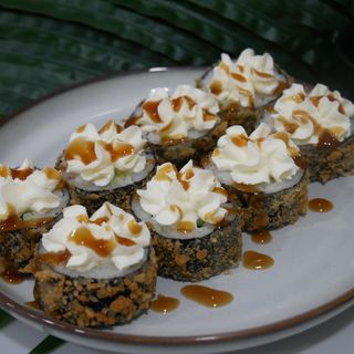 Tempura rolls sa lososom