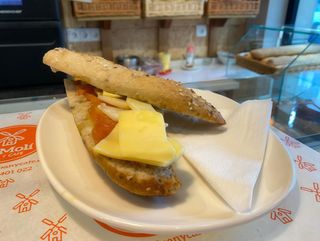 Pitufo Queso con aceite y tomate