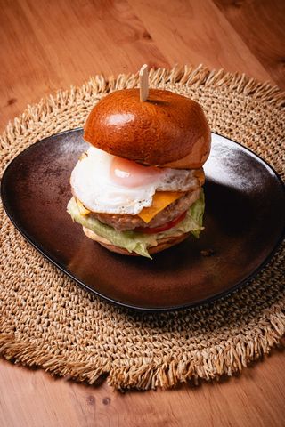 Бургер Sweet Chicken та картопляні діпи