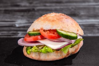 Sandwich cu sunca si cascaval  330gr