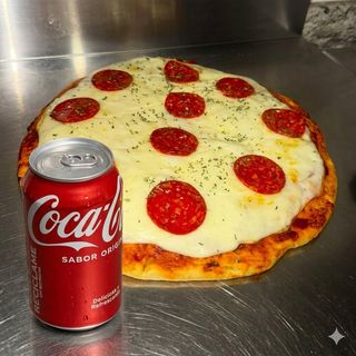 1 Pizza Con Mozzarella + 1 Refresco De 2L