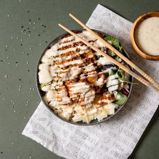 Poke de pollo crujiente